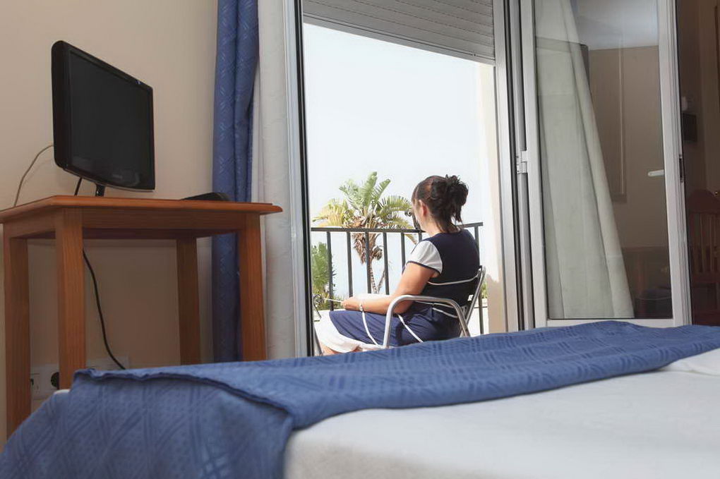 Hotel Al-Andalus Nerja Bagian luar foto